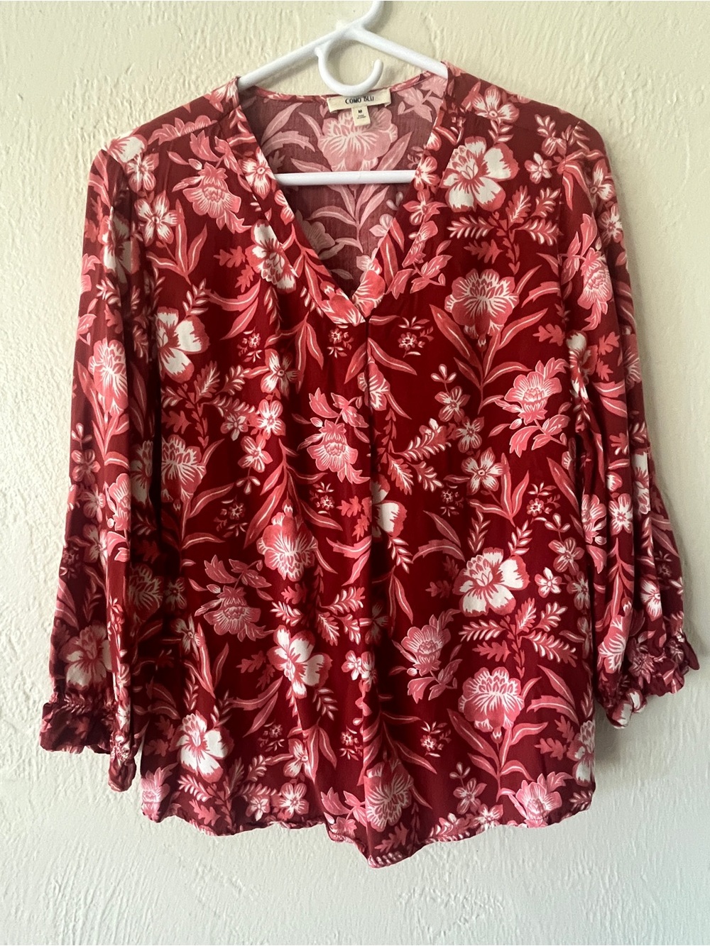 Comp Blu Floral V-Neck Blouse in Burgundy and Pink